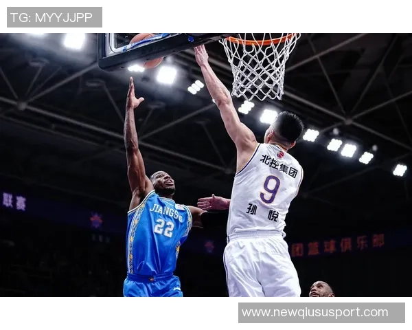 菜鸟埃奇库姆表现出色砍下23分5板4断尼德豪泽贡献6分10板2帽展现实力